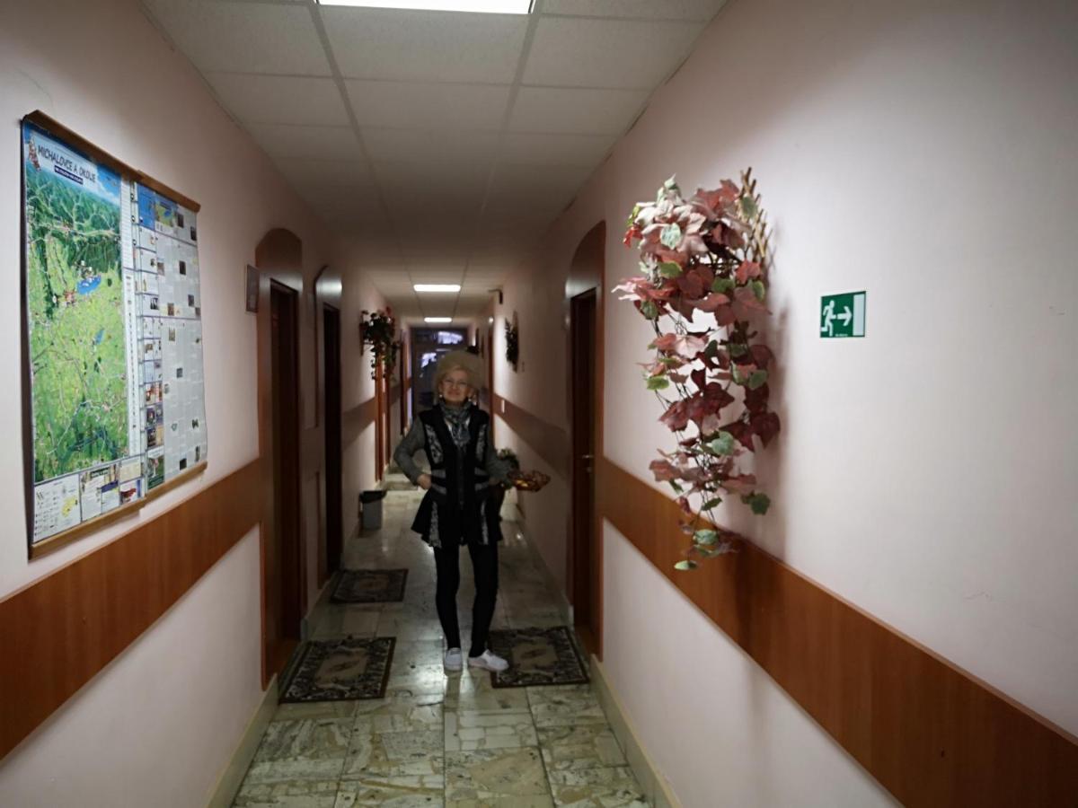 Biela Labut Hotel Михаловце Екстериор снимка